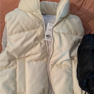 Hollister Women's Off-White Puffer Jacket